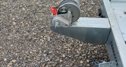 Prikolica za prijevoz vozila kiperica