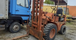 Terenski viličar Herkules diže 2.5 tone