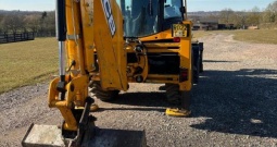 2022 JCB 3CX backhoe loader
