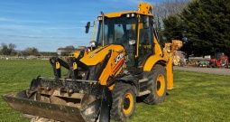 2022 JCB 3CX backhoe loader