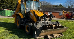 2022 JCB 3CX backhoe loader
