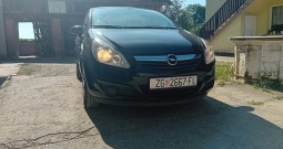 Prodajem Opel Corsu 1.4 u dobrom stanju