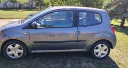 Twingo 2008,1.2 16V, prva vlasnica, zimske gume