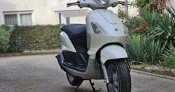 Piaggio Fly 50-2T, mod.'18., prekrasan, kao nov, reg. 1 god.,može na kartice!