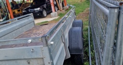 Auto prikolica dvoosovinska