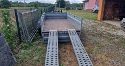 Auto prikolica dvoosovinska