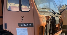 MB 1824 kabina sa vratima