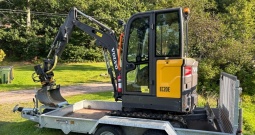 2020 Bager Volvo EC20E + transportna prikolica