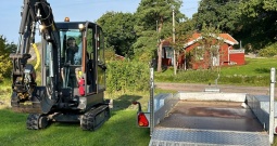 2020 Bager Volvo EC20E + transportna prikolica