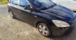 Prodajem kia ceed 1.6 u odličnom stanju za svoje godine.