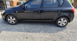 Prodajem kia ceed 1.6 u odličnom stanju za svoje godine.