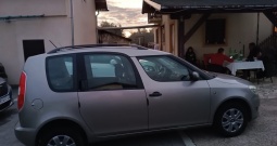 Škoda roomster 1. 2 benzin u odličnom stanju - kartice