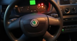 Škoda roomster 1. 2 benzin u odličnom stanju - kartice