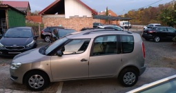 Škoda roomster 1. 2 benzin u odličnom stanju - kartice