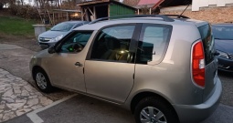 Škoda roomster 1. 2 benzin u odličnom stanju - kartice