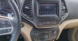 Prodajem benzinac V6, 4x4 Jeep Charokee u odlicnom stanju