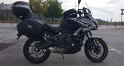 Kavasaki versus 650 2019g crni metalik ful givi oprema jos kao nov