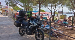 Kavasaki versus 650 2019g crni metalik ful givi oprema jos kao nov