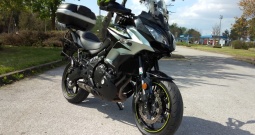 Kavasaki versus 650 2019g crni metalik ful givi oprema jos kao nov