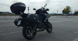 Kavasaki versus 650 2019g crni metalik ful givi oprema jos kao nov