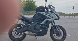 Kavasaki versus 650 2019g crni metalik ful givi oprema jos kao nov