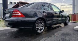 Mercedes-Benz c220 w203 iz 2006. godine