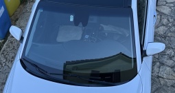 Hyundai Tucson 1.7 CRDi Xpossible (85 kW) – panoramski krov, reg. 7/2026