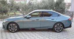 BMW 520i 208 KS Tiptronik M-Sportpaket -Head-Up, Kamera 360° - Novi model G60