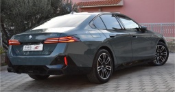 BMW 520i 208 KS Tiptronik M-Sportpaket -Head-Up, Kamera 360° - Novi model G60