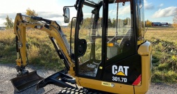 2013 Bager CAT 301.7D + transportna prikolica