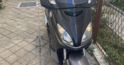 Prodajem skuter xmax250