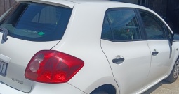 Prodajem auto Toyotu