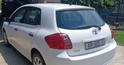 Prodajem auto Toyotu