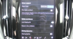 Volvo XC60 2.0D AWD AUTOMATIK *PANORAMA, LED, NAVIGACIJA*