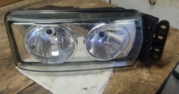 Prodajem prednji far za Iveco novi