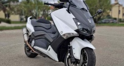 Prodajem Tmax 500 530cm3