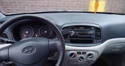 Hyundai accent 1. 4l 2009 nove gume veliki servis klima servo abs