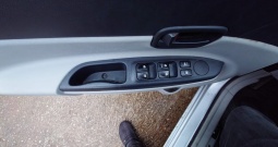 Hyundai accent 1. 4l 2009 nove gume veliki servis klima servo abs