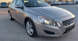 Volvo S60 2.0 D3 Summum, pet cilindara, klimatronik, park. senzori