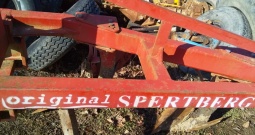 Traktor John Deere 6600 i plug tri brazde spertberg helti