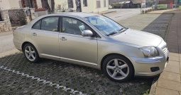 Prodaje se Toyota Avensis 2.2 motor