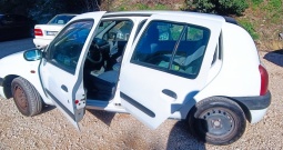Prodaje se Renault Clio 1.2 i reg bez hrđe odlično radi i vozi mala potrošnja