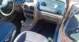 Prodaje se Renault Clio 1.2 i reg bez hrđe odlično radi i vozi mala potrošnja
