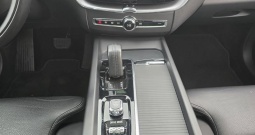 VOLVO XC60 2.0D Mom Pro AT8 AWD