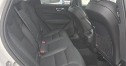 VOLVO XC60 2.0D Mom Pro AT8 AWD
