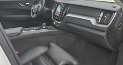 VOLVO XC60 2.0D Mom Pro AT8 AWD
