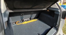 Prodajem c-max srebrni sa efektom, u dobrom stanju.