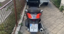 Prodajem skuter xmax250