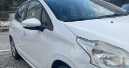 Prodajem Peugeot 208 u odličnom stanju.
