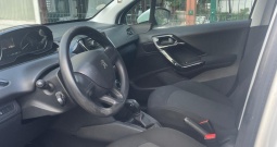 Prodajem Peugeot 208 u odličnom stanju.